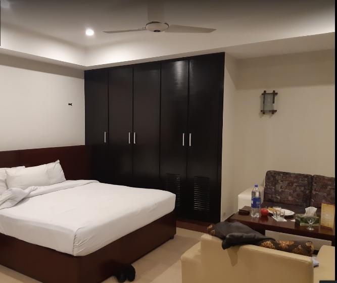Hotel Multan Continental מראה חיצוני תמונה
